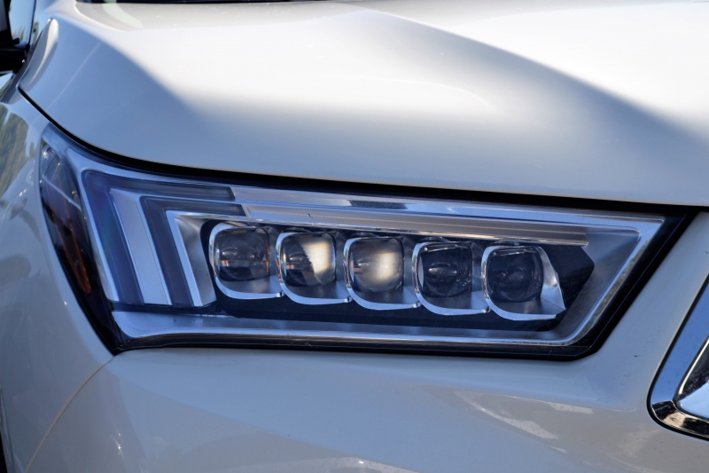 moto-CIPIERES-min_acura-headlamp-2834131